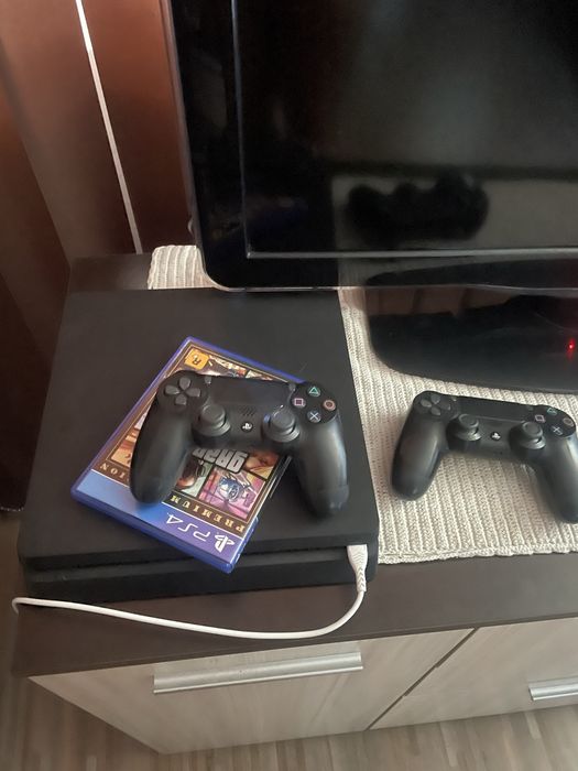 Play station 4 slim с два джойстика и игри