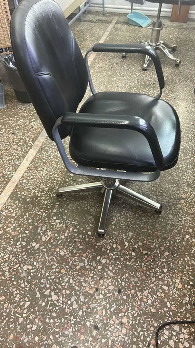 Удобное офисное кресло, парикмахерское кресло