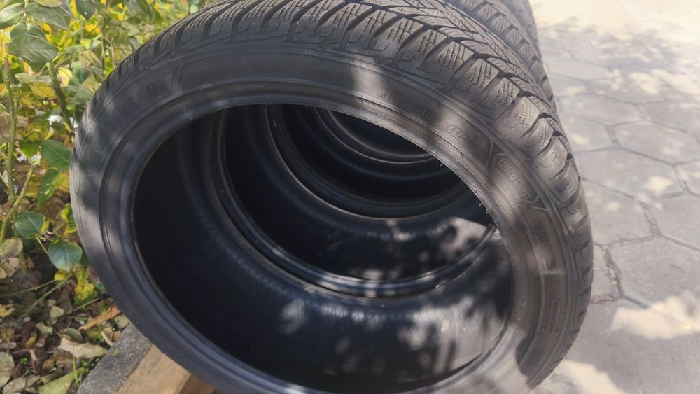 225/40r18 GoodYear 4бр. Зимни