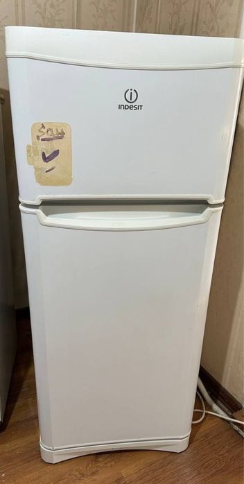 Холодильник индезит продам