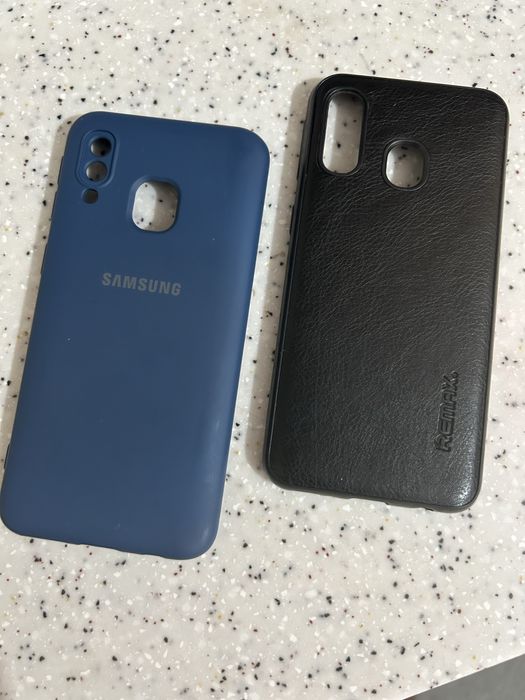 Продам 2 новых чехла на Samsung A40