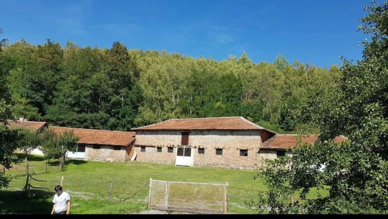Продава се Промишлена сграда в Пирдоп - 632 кв.м за 262 €/кв.м - Снимка #2