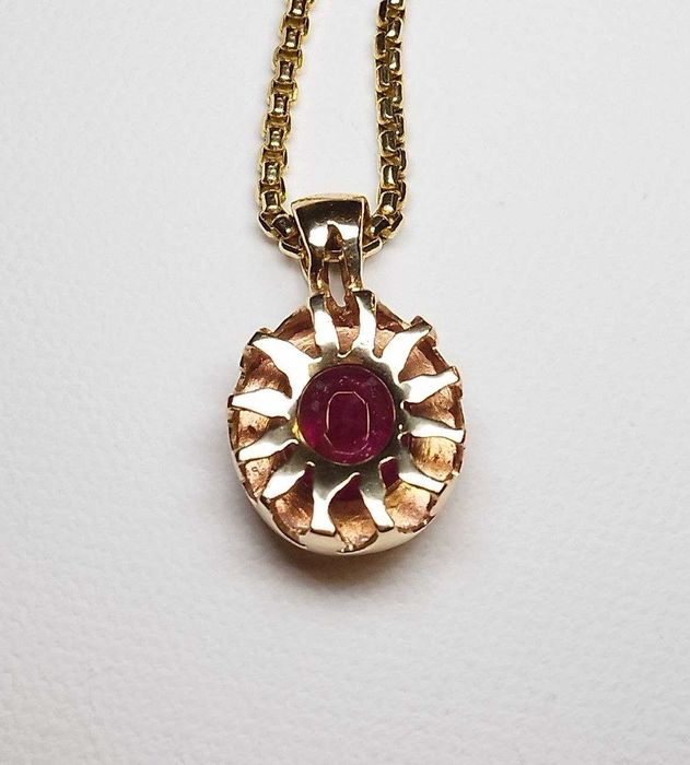 Издържан медальон с голям естествен рубин и неповторим дизайн! Уникат!