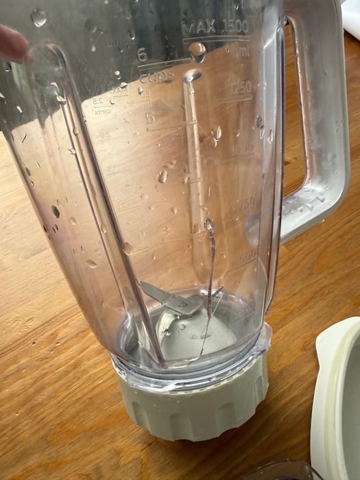 Продается Блендер стационарный Philips HR-2224/00