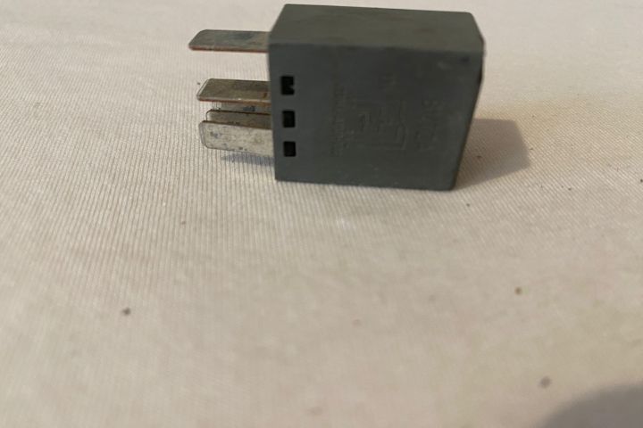 Releu v23145 a0101 x001 Ford Focus prima generatie