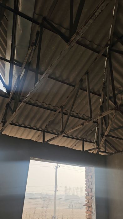 Продаётся!Сотилади!2-х этажный дом недостроенный(свет,газ,вода)