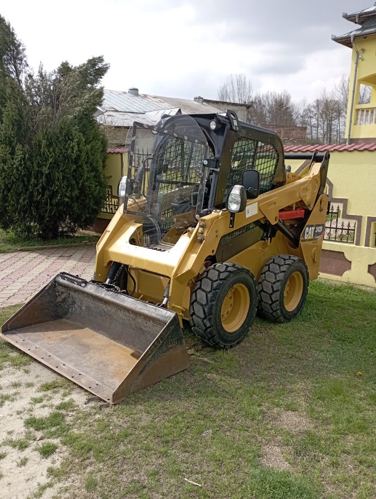 inchiriez Mini excavator de la 900 lei si Bobcat, Buldo excavator