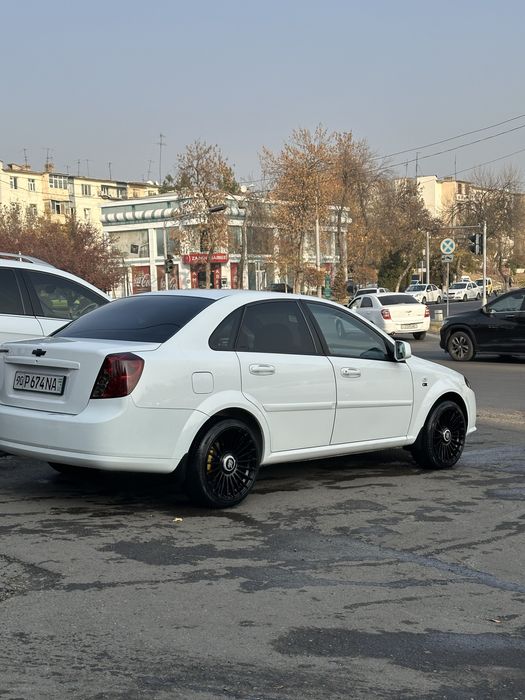 R17 Rolls Roys diska universal xama moshinaga tushadi