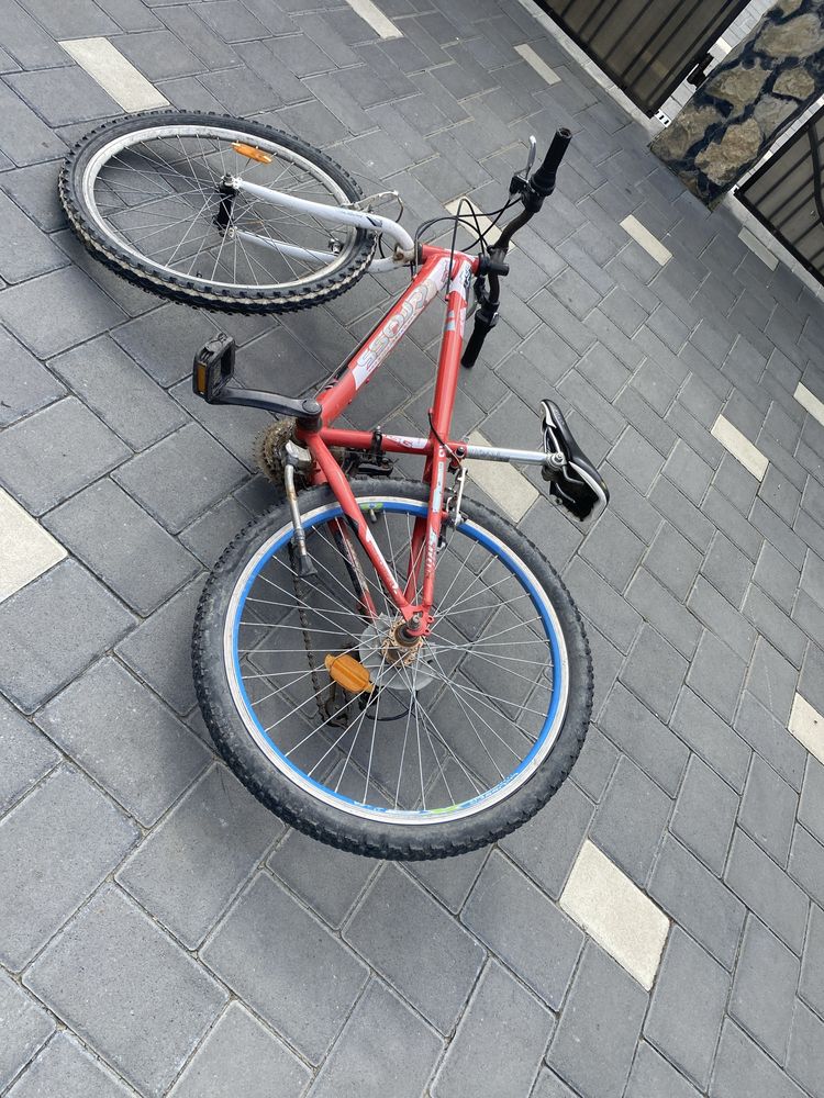 Bicicleta cross dau cu doua cauciucuri