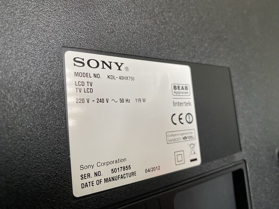 Телевизор Sony KDL-40HX750 цял за части