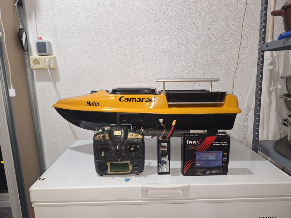 Vând navomodel (barcuta) de plantat din fibra de sticla.