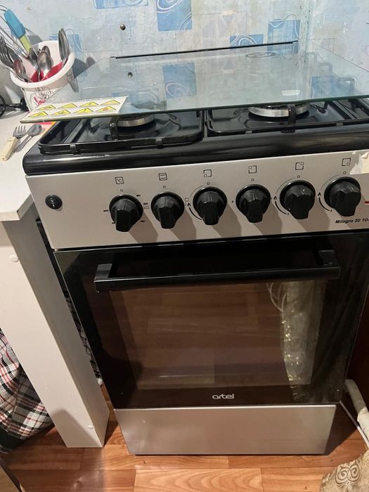 Продам полу электрическую плиту