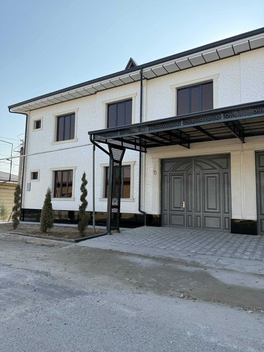 УЧ кахрамон Гулистон. 2.5 сотик 8 хона. Срочно сотилади.