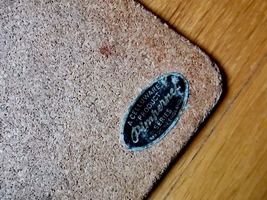 Антикварна поставка за списания за муз. плочи + 6 подложки за чинии