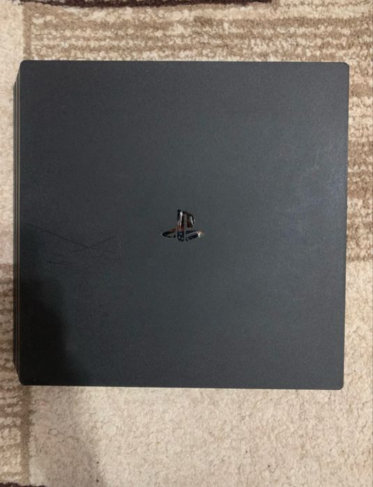 Ps 4 pro 1 tb plus 5 jocuri