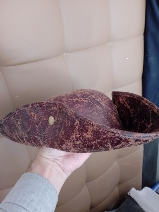 Palarii cowboy cu borul lat