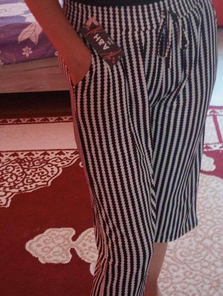 Pantaloni damă evazați 3 sfert