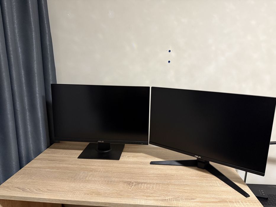 Monitoare de gaming + brat