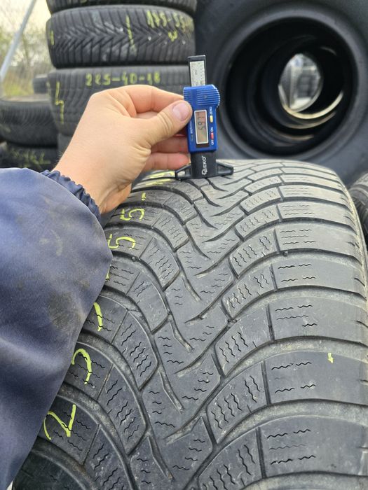 Anvelope de iarna 235-55r19 Falken