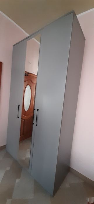 Шифоньер Трехдверный с зеркалом..