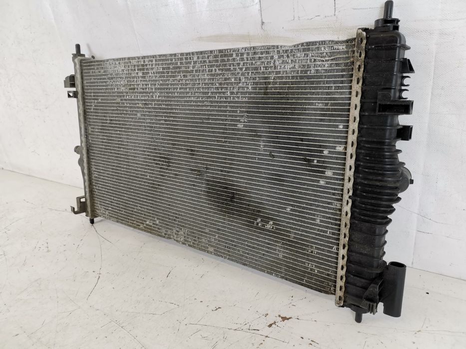 Воден радиатор 1.6 цди Опел Инсигния А [фейслифт] Оригинален Voden rad