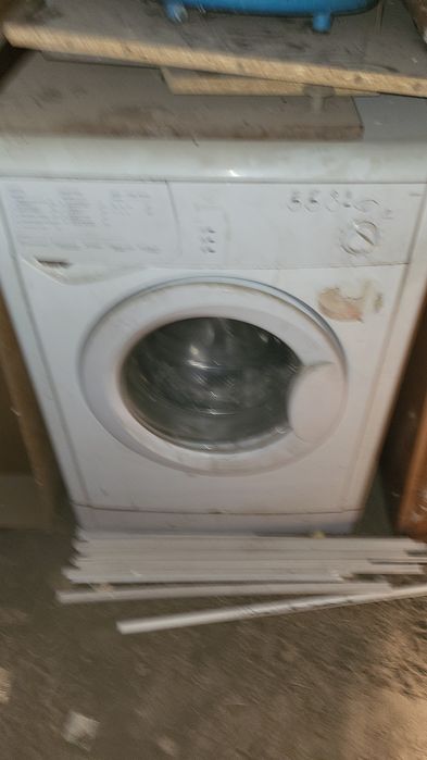 Продам стиралку,индезит в нерабочем состояние.