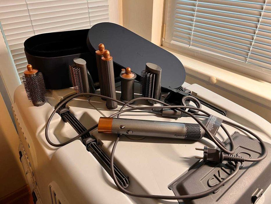 Dyson Airwrap пълен комплект