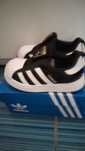 Adidasi adidas originali Nr  22 aproape noi in cutie.