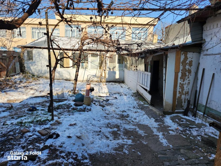 De vanzare Teren cu casa demolabila zona Islaz