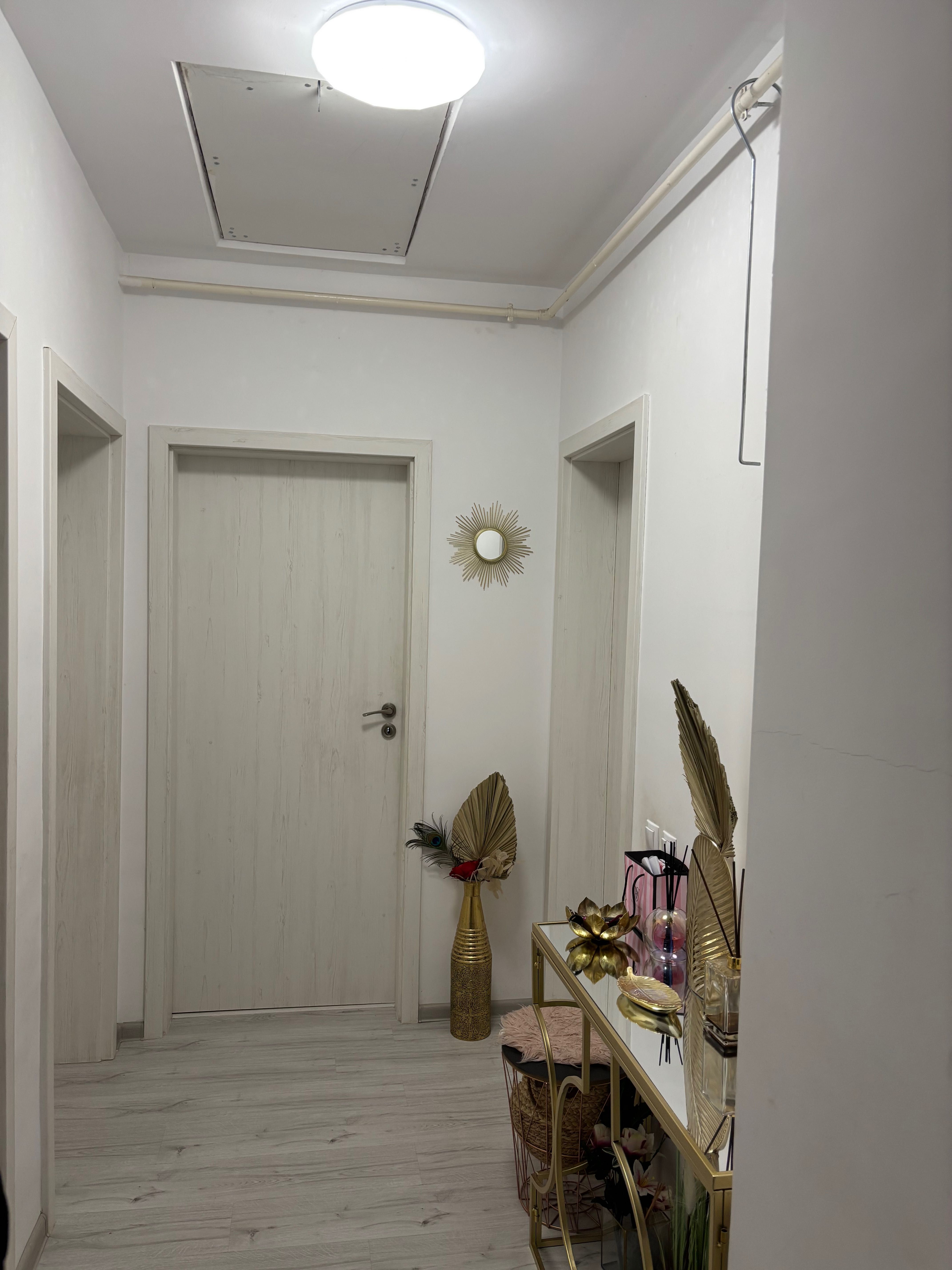 Apartament 3 camere in vila+curte