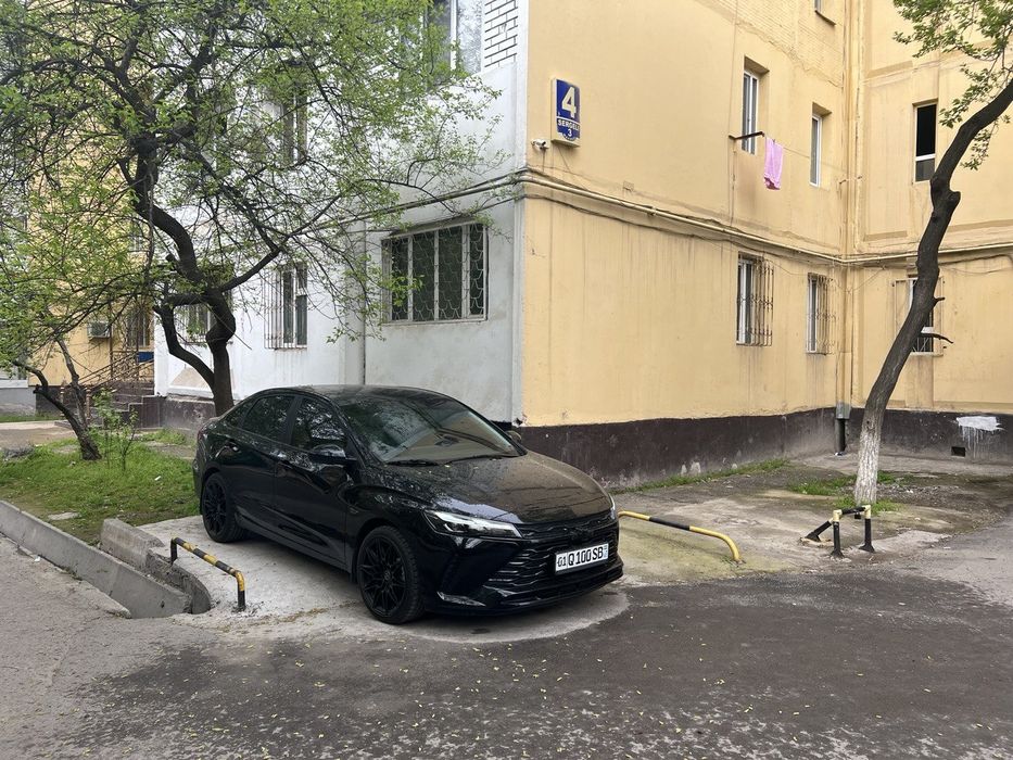 продается квартира под нежилой,жилой 3 ком 90 м2