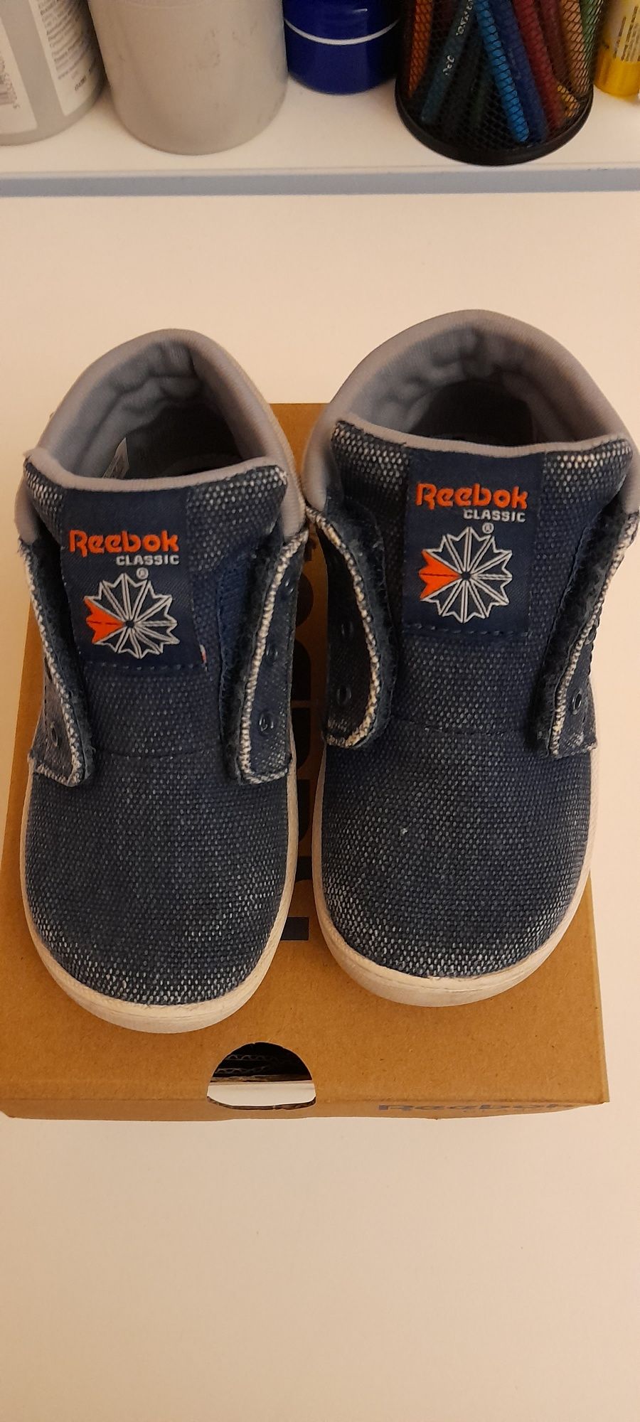 Продавам детски маратонки Reebok