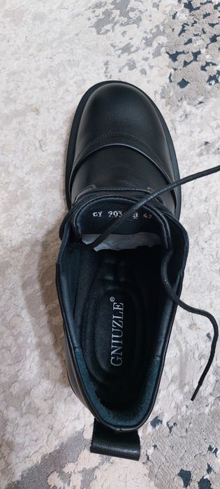 Продам осенние ботинки