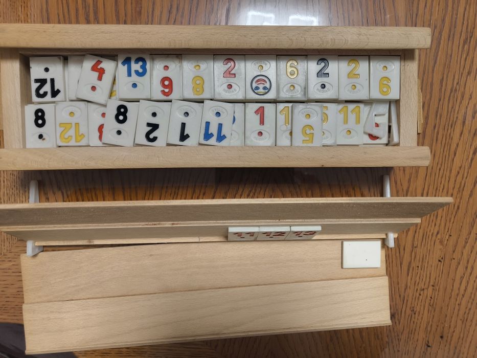 Remy Rummy,table din lemn masiv,lacuite