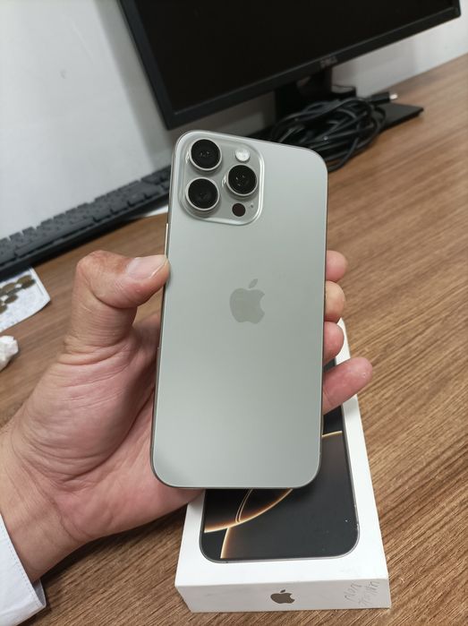 iPhone 16 Pro Max Natural titan