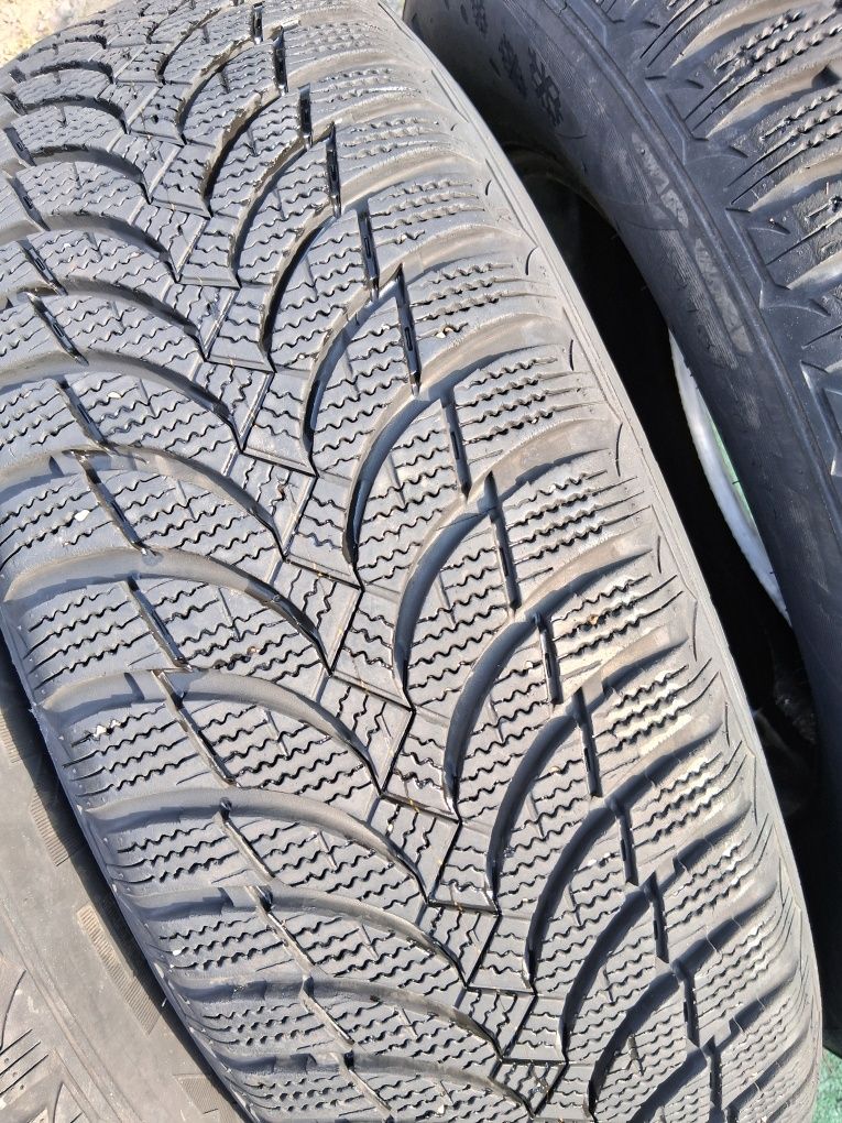 215 70 16 NEXEN 4броя зимни