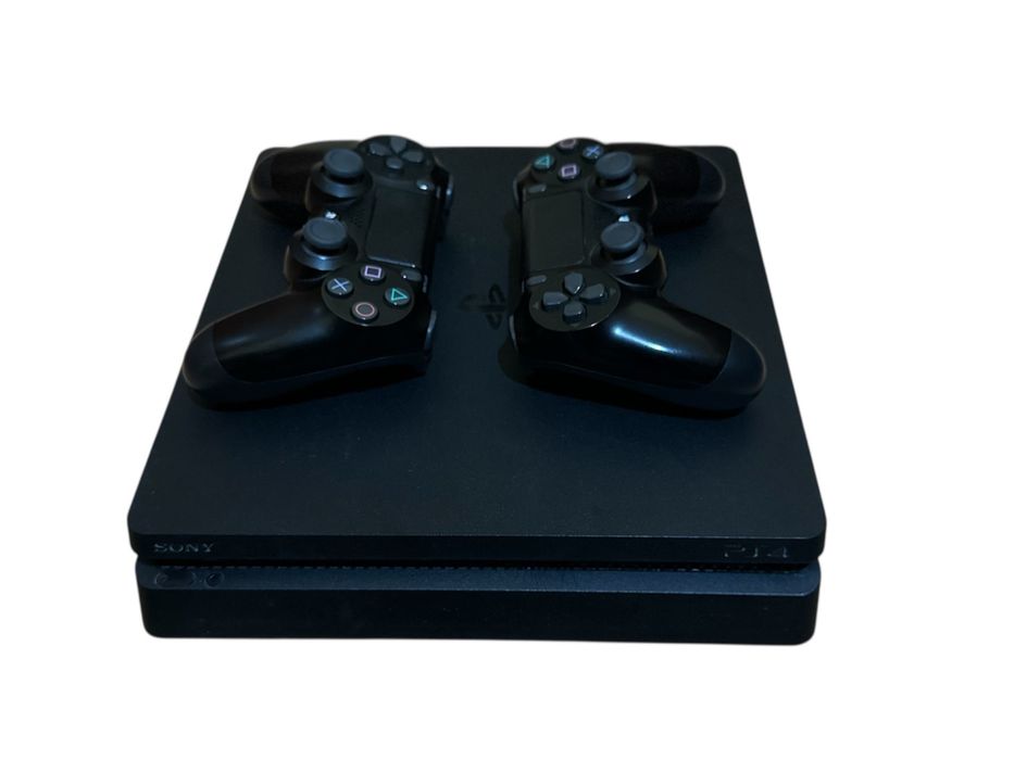 PlayStation 4 Slim с два джойстика и 7 игри