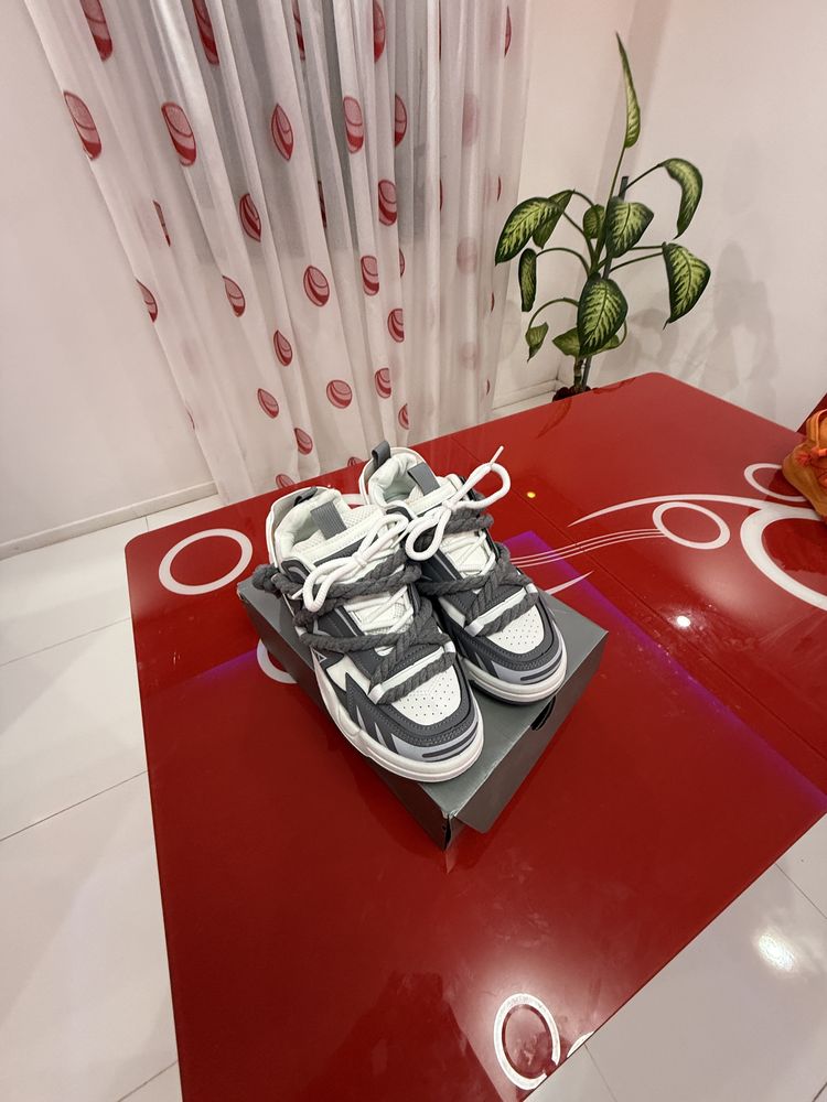Vand Adidasi sneakers