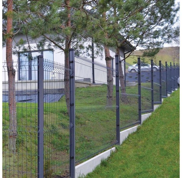 Împrejmuire terenuri cu garduri