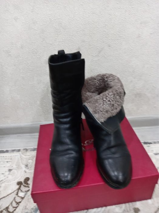 зимние сапоги продам