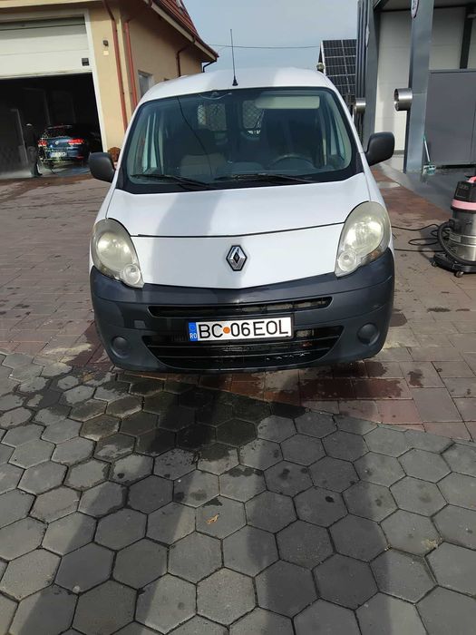 Vând Renault kangoo.