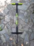 Pogo stick negru