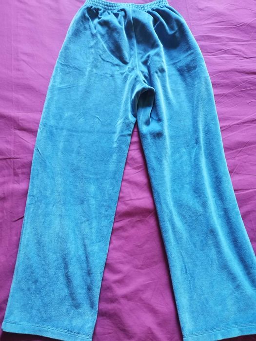 Pantaloni cu buzunare, din catifea.Culoare bleu. Marimea M,purtat odat