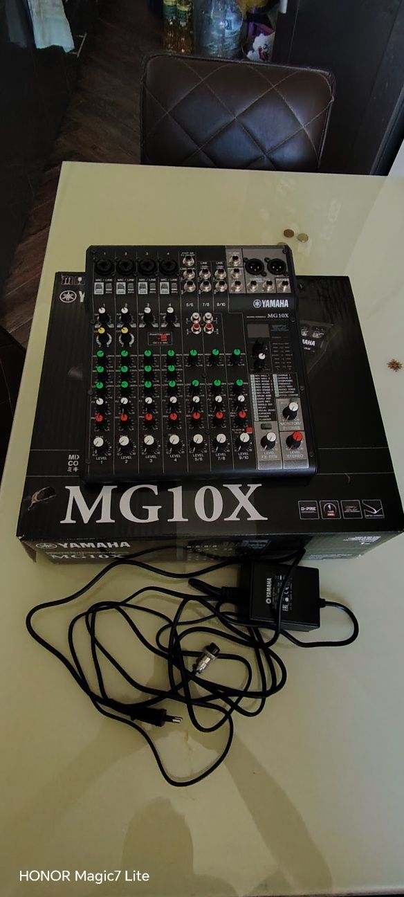 Продавам миксер Yamaha MG10X