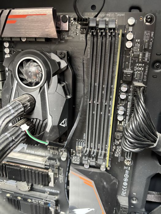 Combo placa baza Gigabyte B450 pro + AMD 3800XT + cooler artic 280mm