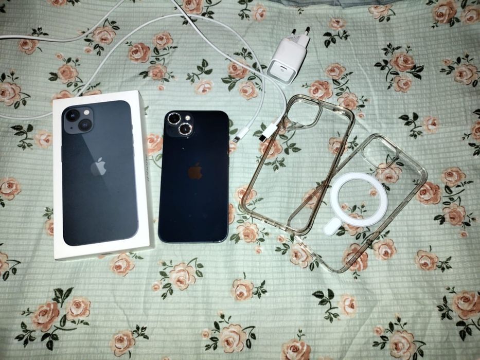 Продам Айфон 13