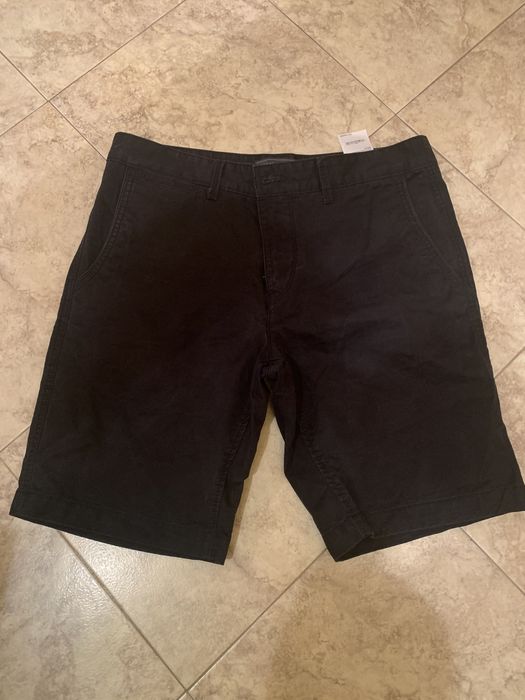 Продавам мъжки футболни обувки KIPSTA,44 номер и бермуди -34 номер