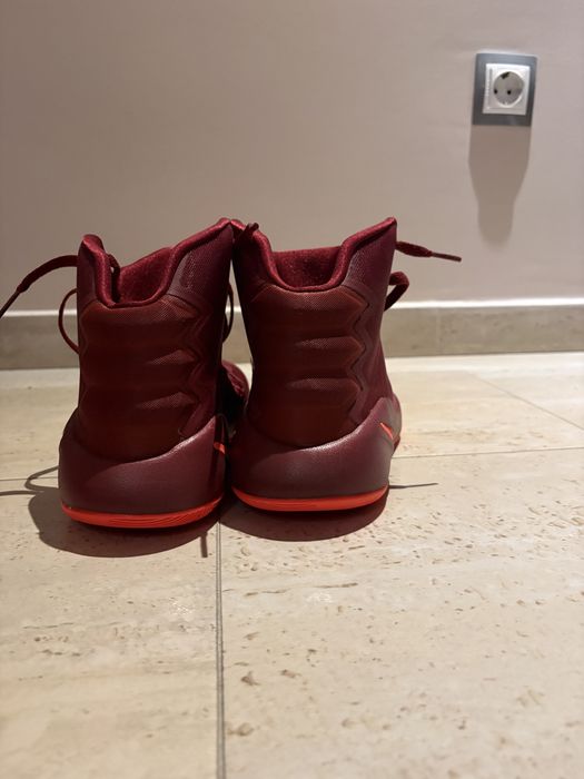 Продавам спортни обувки на найк