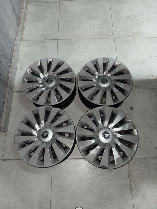 Продам железные диски 5.112 R16 с колпаками