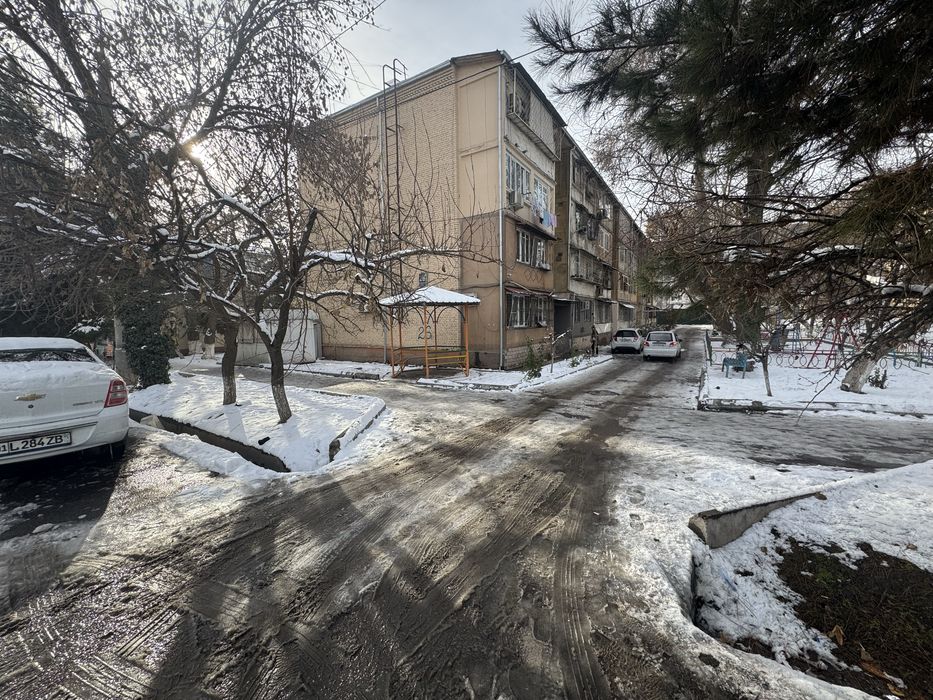 Uy sotiladi pod ofis. Severniy olmazorda